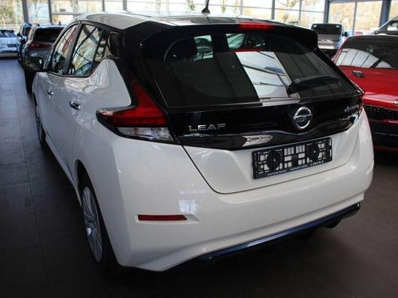 Gebraucht Nissan Leaf Visia 110 kW (150 PS) 2021 Weiß Kleinwagen