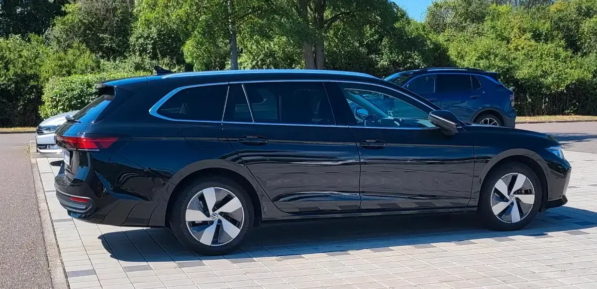 Gebraucht VW Passat Business 150 PS (110 kW) 2025 Schwarz Kombi