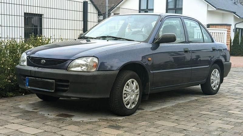 Blau Gebraucht 2000 Daihatsu Charade Kleinwagen | 2.300 € - Bild 1/4