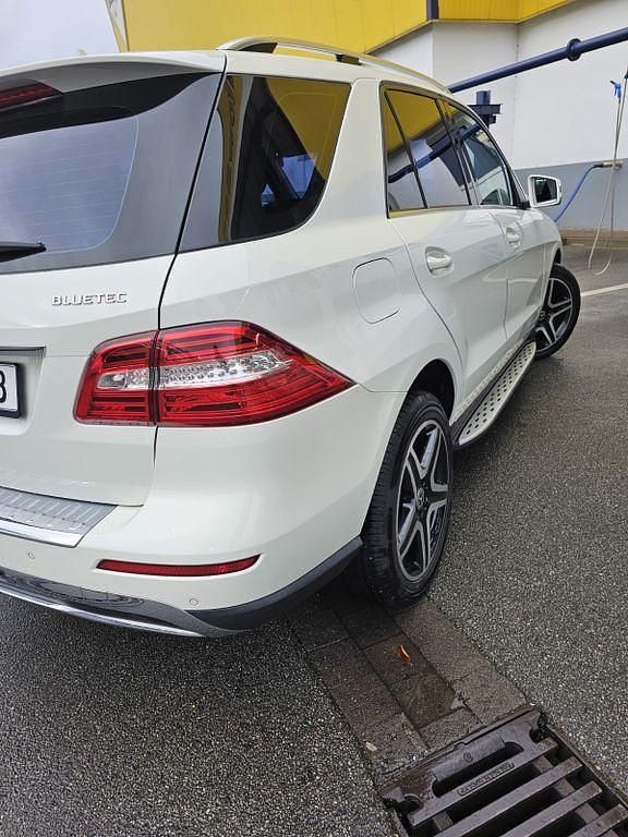 Gebraucht Mercedes ML350 258 PS (189 kW) 2012 Weiß SUV