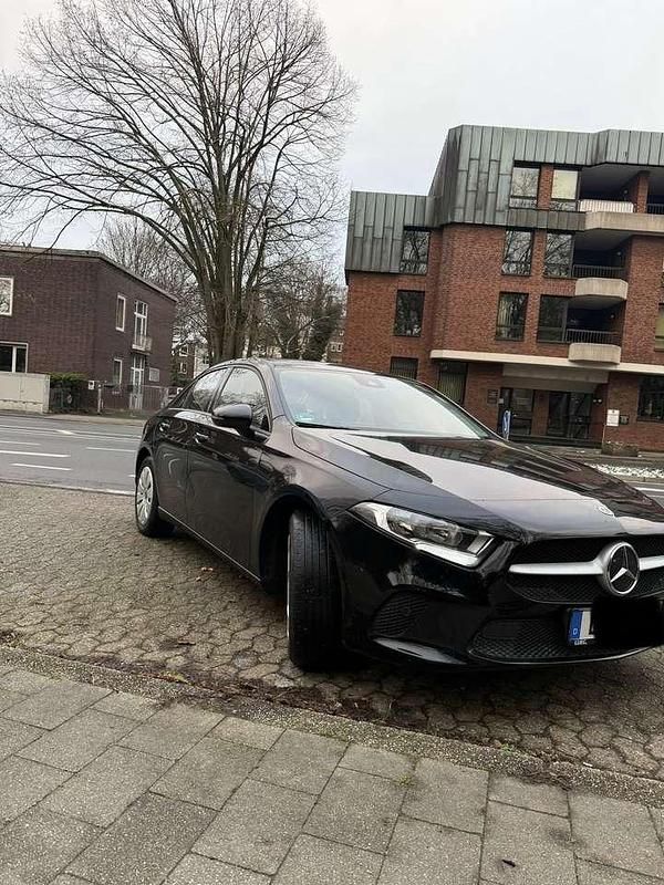 Gebraucht Mercedes A250 160 PS (117 kW) 2022 Schwarz Limousine