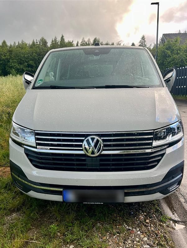 Używany VW Multivan Highline 245 KM (180 kW) 2021 Szary Minivan