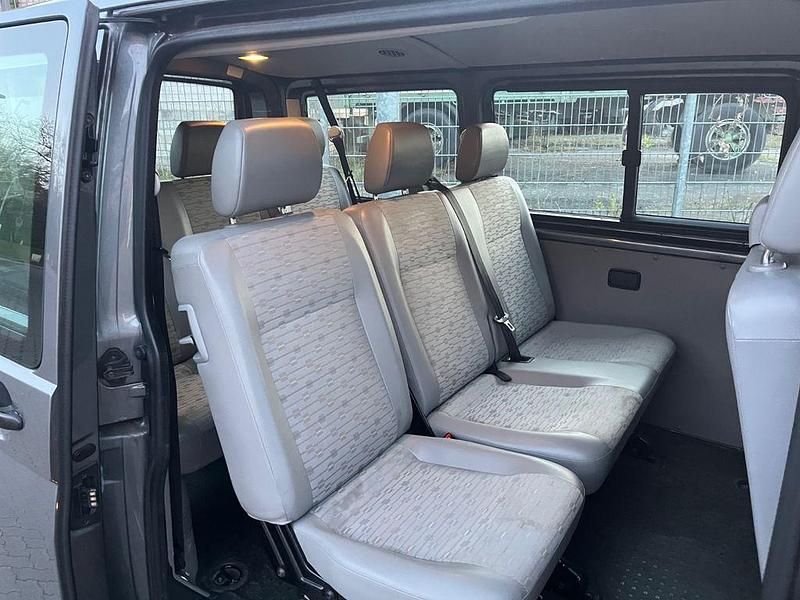 Gebraucht VW Transporter 102 PS (75 kW) 2013 Grau Van