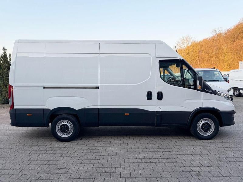 Gebraucht Iveco Daily 179 PS (131 kW) 2022 Weiß Limousine