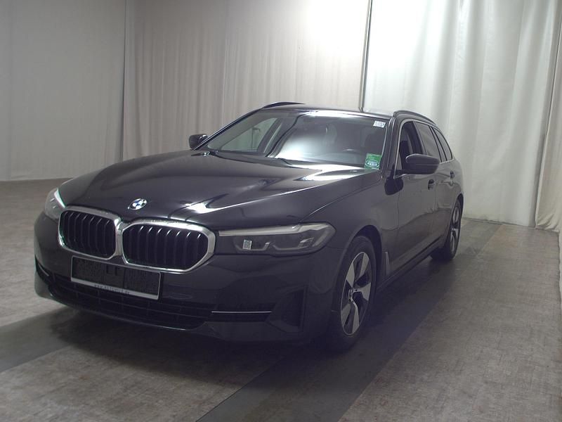Gebraucht BMW 520 190 PS (139 kW) 2020 Black sapphire metallic Kombi