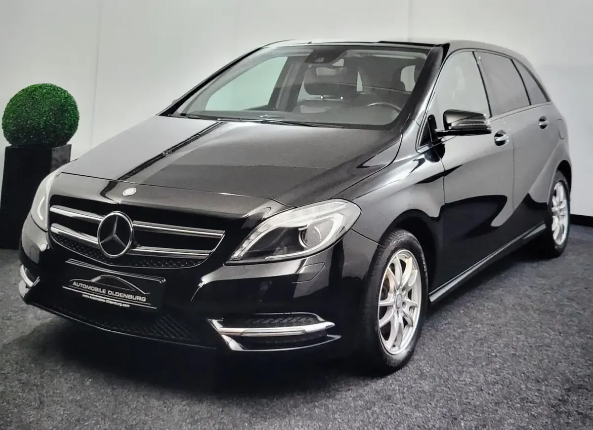 Gebraucht Mercedes B200 Night 136 PS (100 kW) 2012 Schwarz Kleinwagen