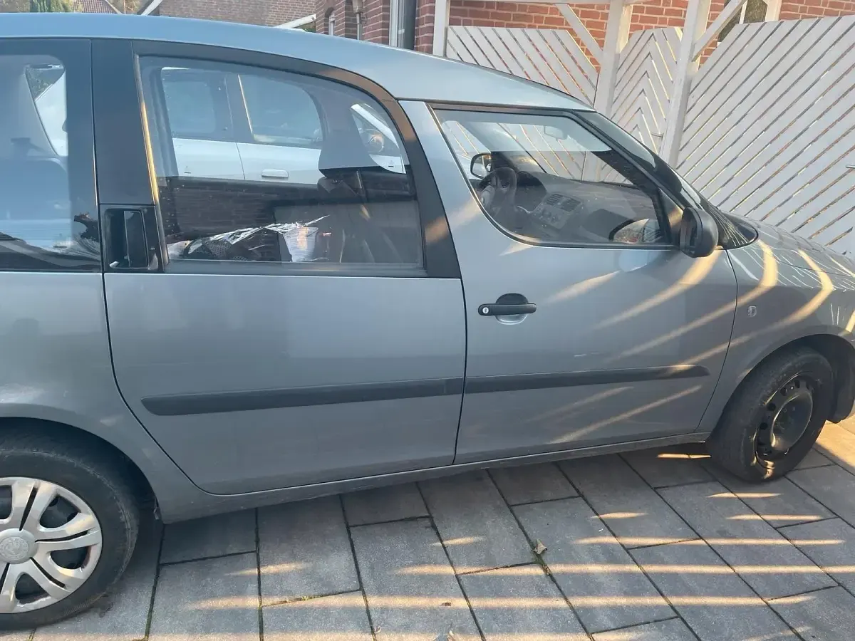 Gebraucht Skoda Roomster 70 PS (51 kW) 2013 Silber Van / Kleinbus