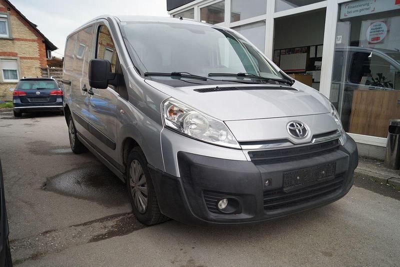 Gebraucht Toyota Proace 128 PS (94 kW) 2014 Silber Van / Kleinbus
