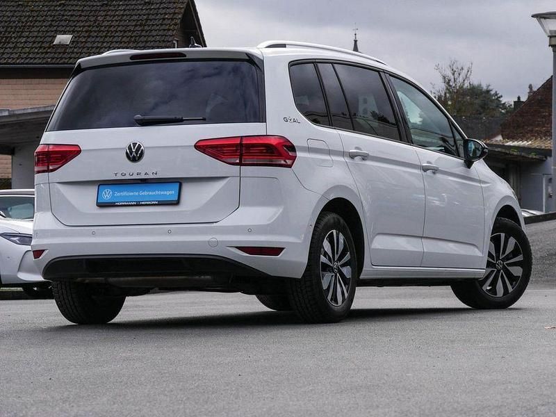Gebraucht VW Touran 150 PS (110 kW) 2025 Weiß Van / Kleinbus