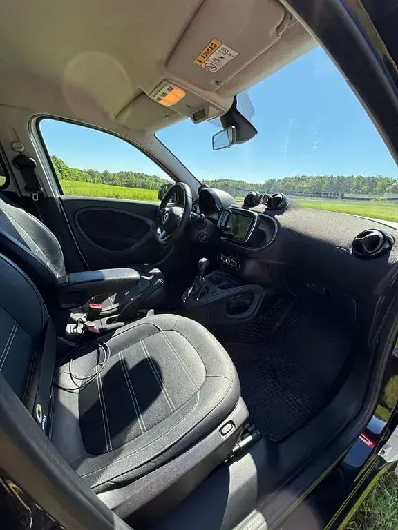 Używany Smart ForFour Prime 90 KM (66 kW) 2018 Biały Hatchback