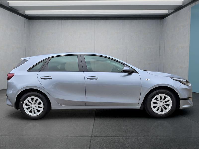 Blau Neu 2025 Kia Ceed Kleinwagen | 25.149 € (Guter Preis) - Bild 1/4