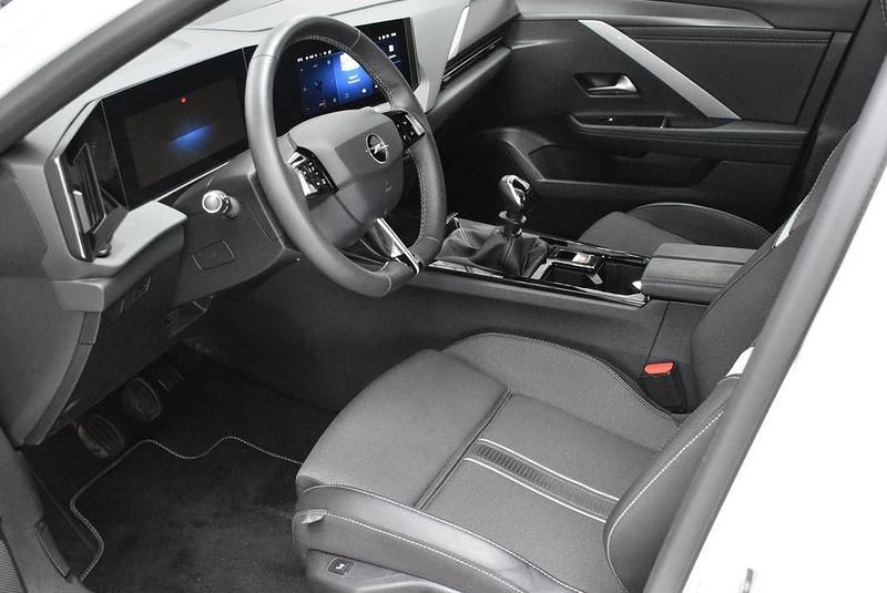 Gebraucht Opel Astra 131 PS (96 kW) 2024 Weiß arktis weiß Limousine