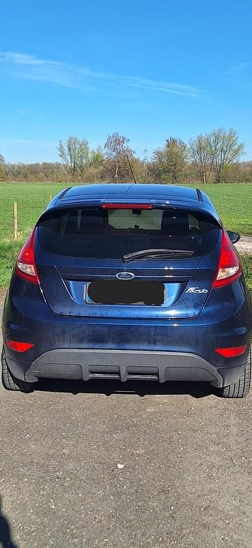 Gebraucht Ford Fiesta 92 PS (67 kW) 2010 Blau Kleinwagen