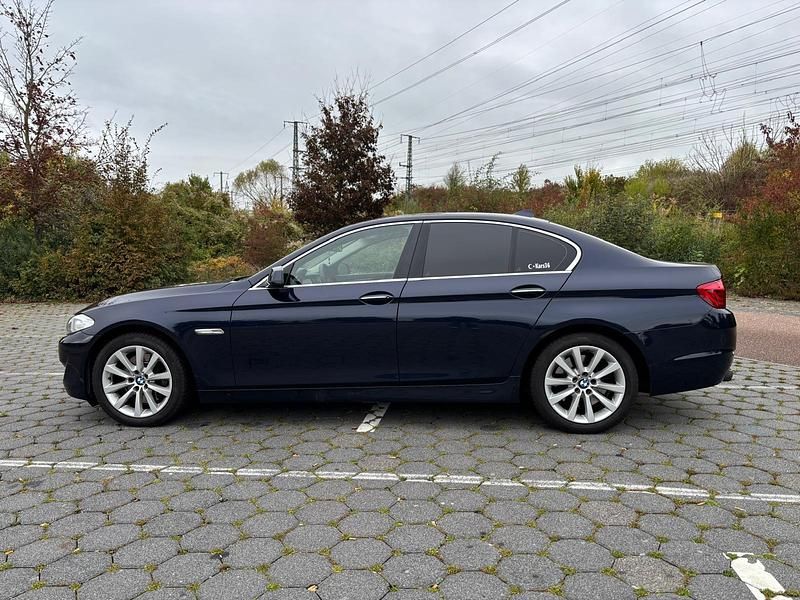 Gebraucht BMW 530 258 PS (189 kW) 2012 Blau Limousine