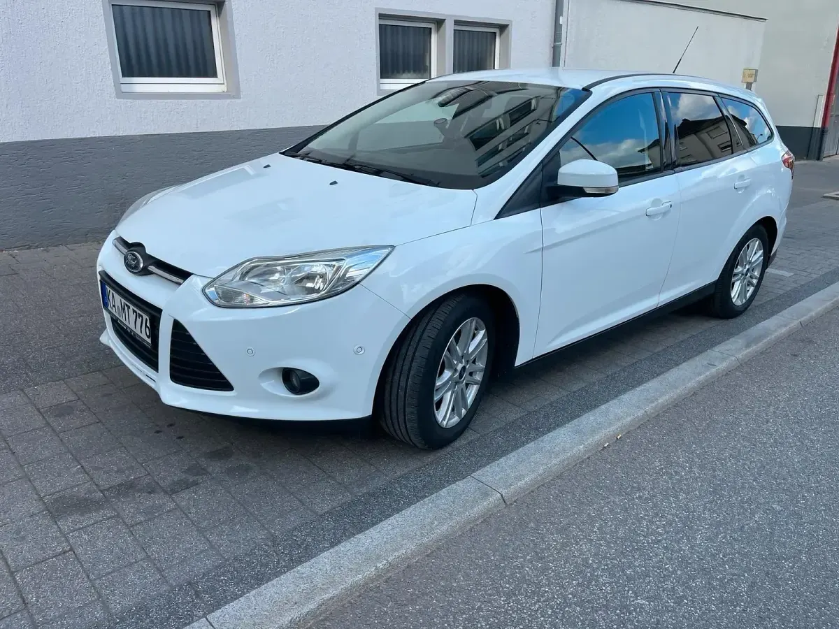 Gebraucht Ford Focus 115 PS (84 kW) 2014 Weiß Kombi