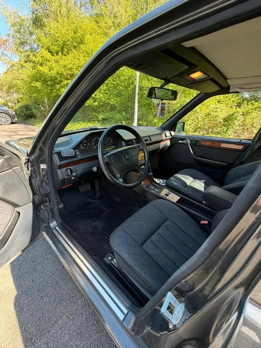 Gebraucht Mercedes E220 AMG 150 PS (110 kW) 1994 Grau Limousine