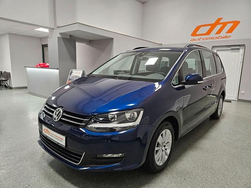 Blau Gebraucht 2022 VW Sharan Comfortline Van / Kleinbus | 27.900 € (Fairer Preis) - Bild 1/4