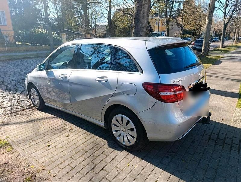 Gebraucht Mercedes B200 156 PS (114 kW) 2016 Silber Van / Kleinbus