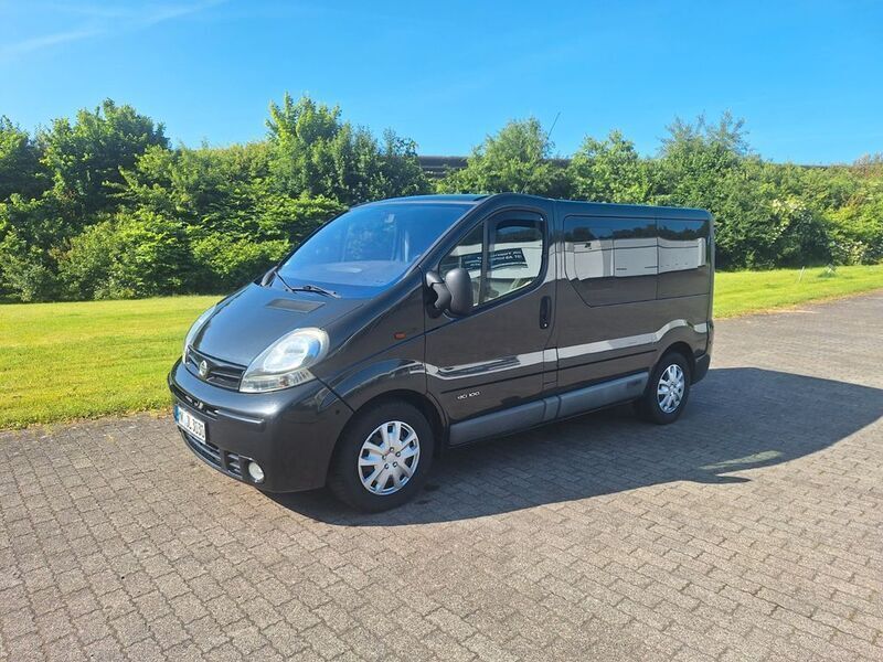 Schwarz Gebraucht 2004 Nissan Primastar Van / Kleinbus | 7.200 € (Superpreis) - Bild 1/4