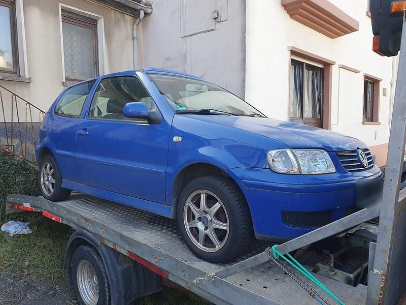 Gebraucht VW Polo 60 PS (44 kW) 2001 Blau Kleinwagen