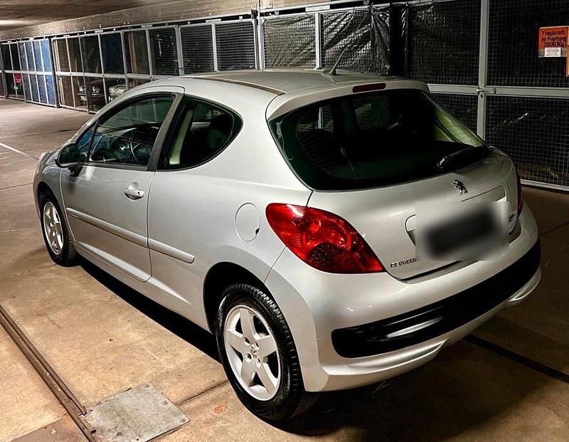 Gebraucht Peugeot 207 90 PS (66 kW) 2006 Silber Limousine