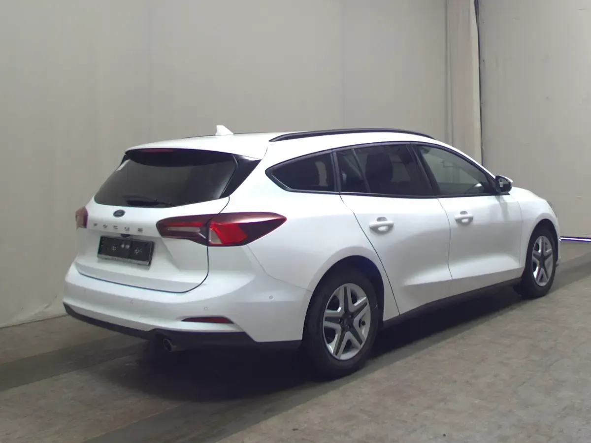 Usado Ford Focus Cool & Connect 120 CV (88 kW) 2022 Blanco Familiar