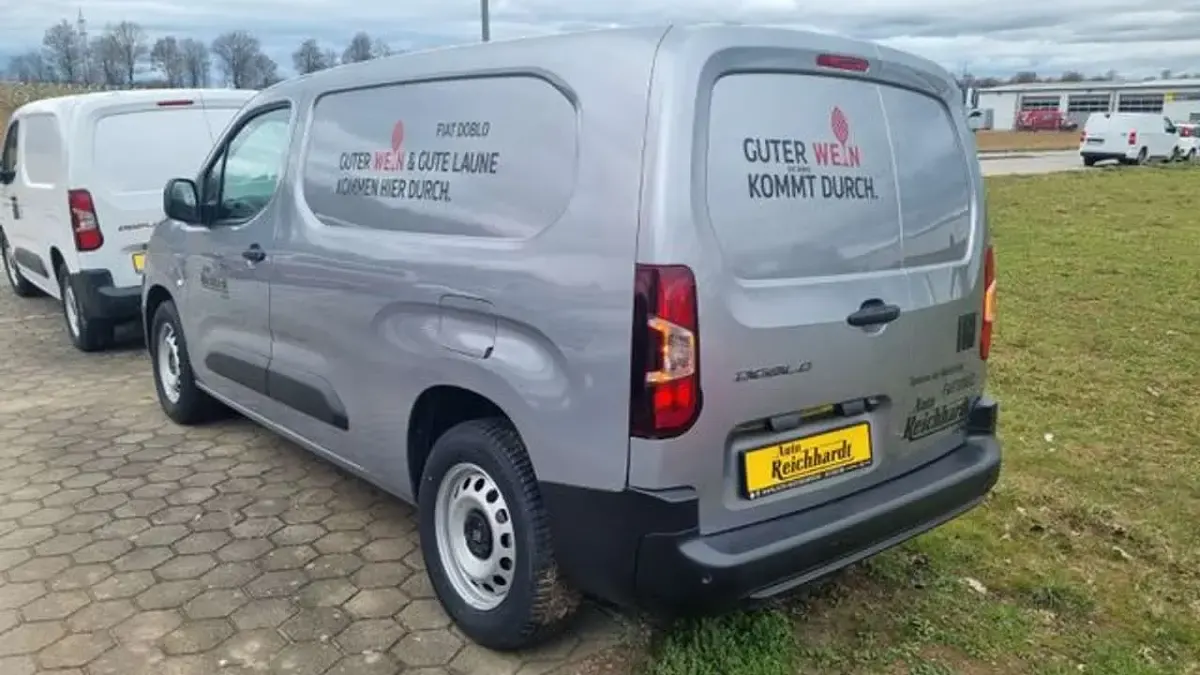 Neu Fiat Doblò 131 PS (96 kW) 2026 Grau Van / Kleinbus