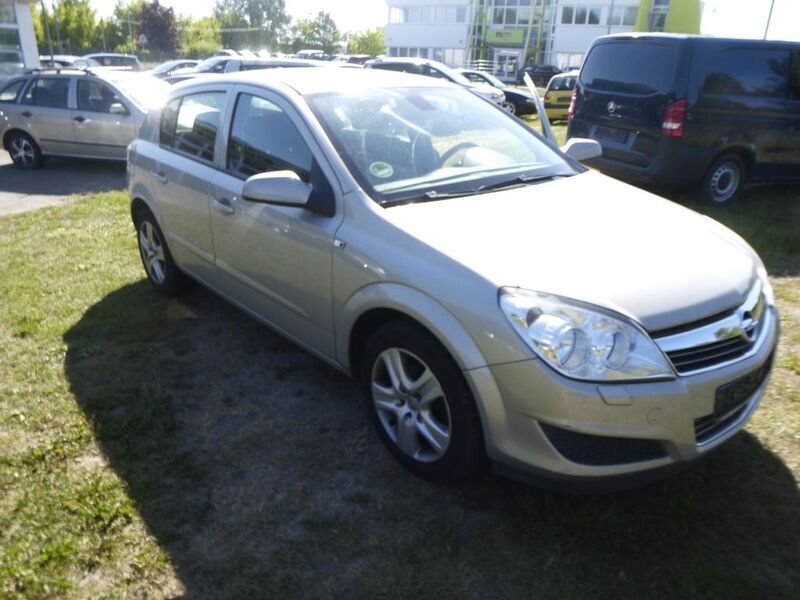 Silber Gebraucht 2009 Opel Astra Edition Limousine | 3.450 € (Fairer Preis) - Bild 1/4