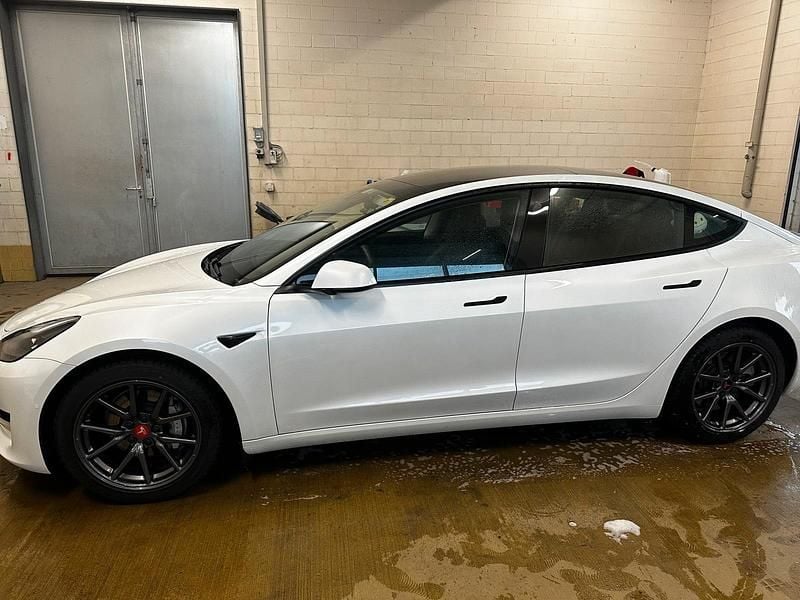 Gebraucht Tesla Model 3 Standard Range 239 kW (325 PS) 2021 Weiß Limousine