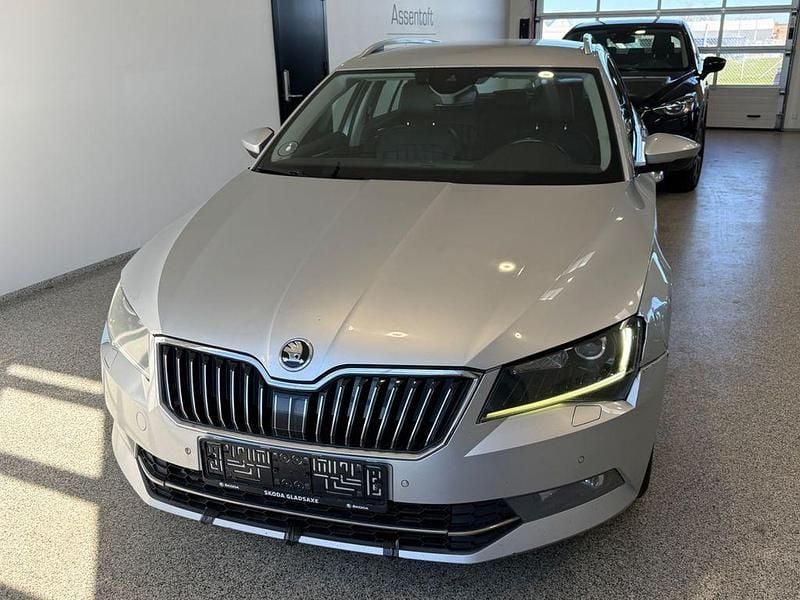 Gebraucht Skoda Superb Style 150 PS (110 kW) 2018 Silber Kombi