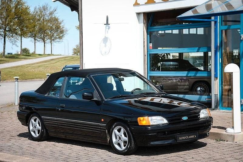 Gebraucht Ford Escort Cabriolet 105 PS (77 kW) 1991 Schwarz Cabrio