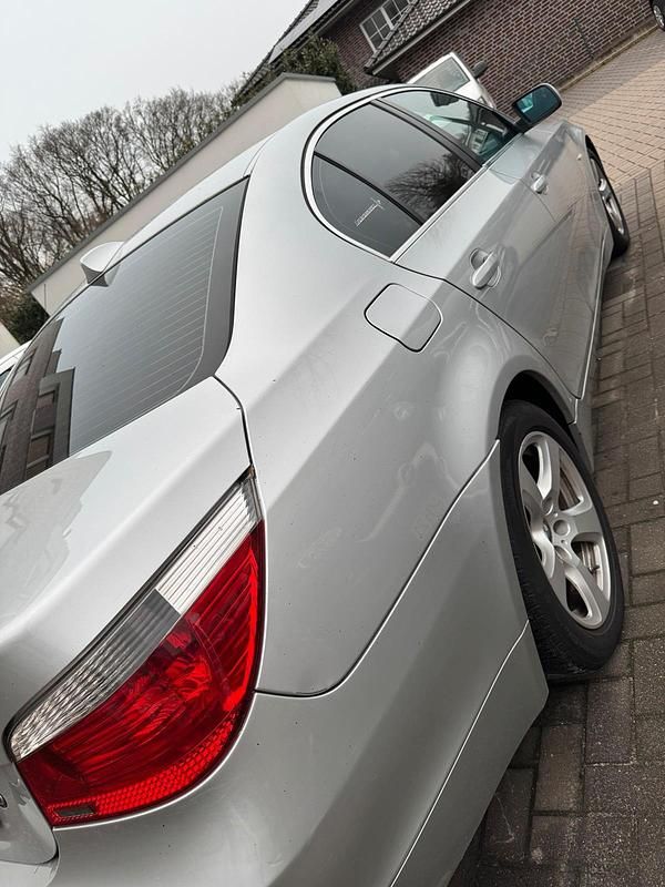 Gebraucht BMW 525 177 PS (130 kW) 2005 Silber Limousine