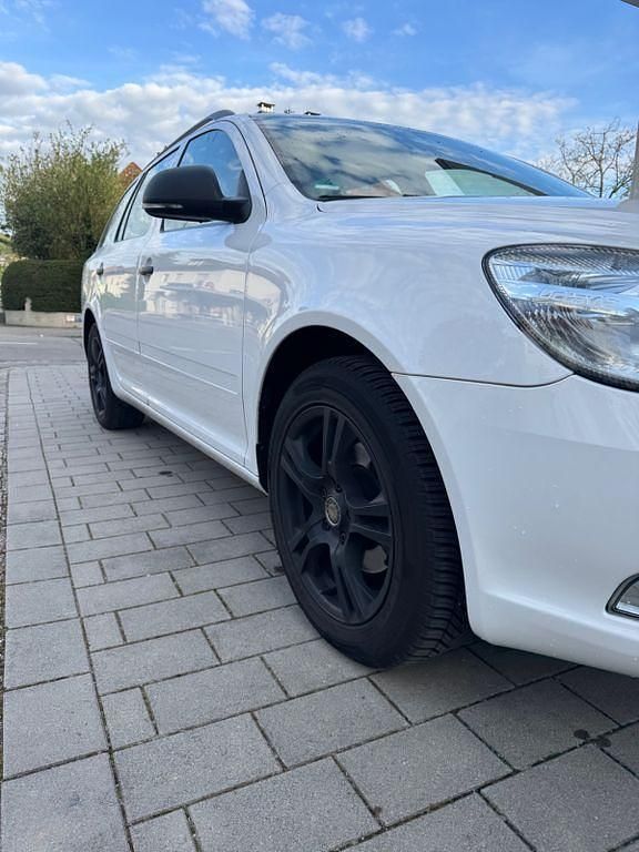 Second-hand Skoda Octavia Elegance 105 CP (77 kW) 2012 Alb Break