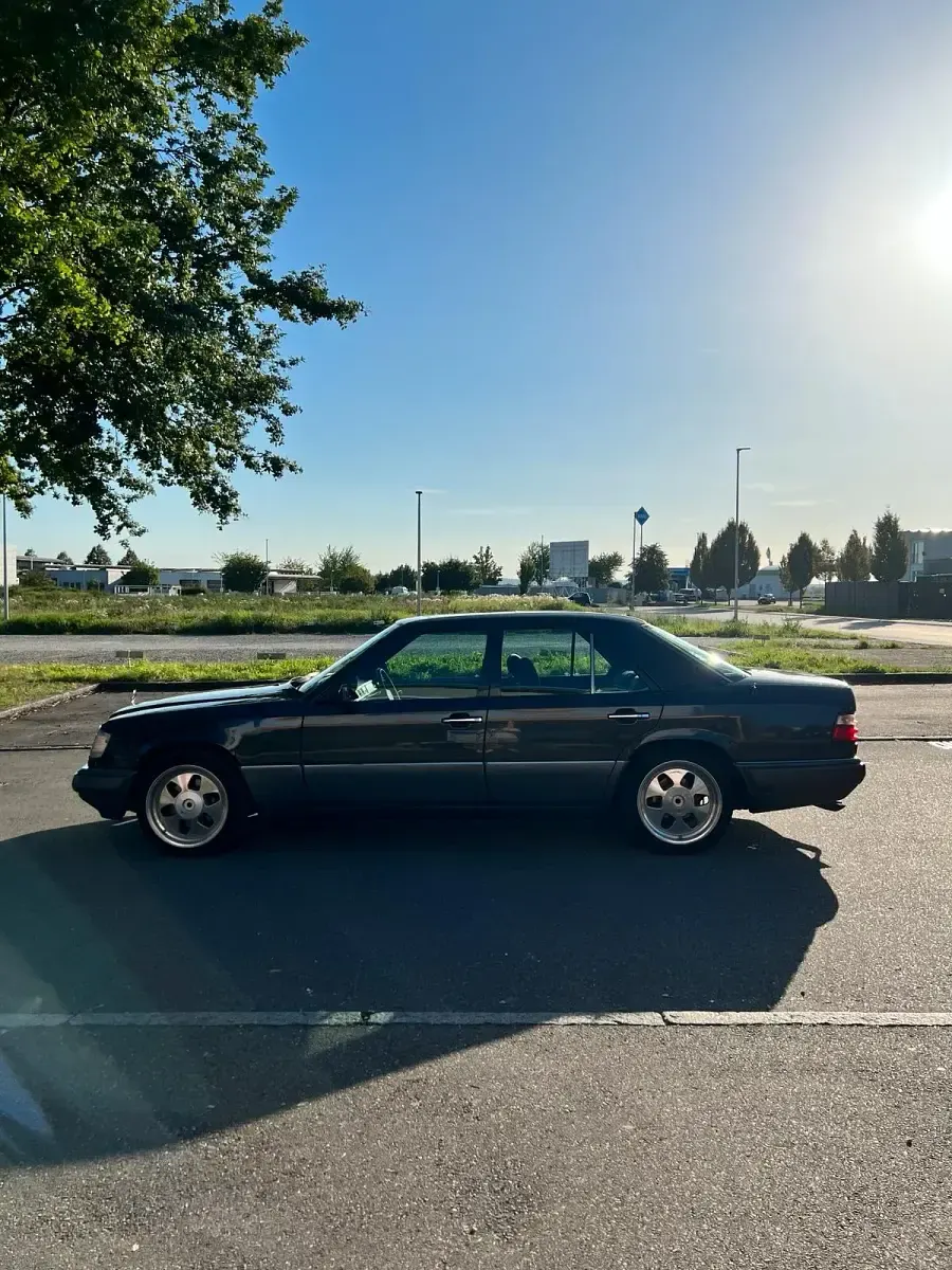 Gebraucht Mercedes E280 193 PS (141 kW) 1993 Grau Limousine