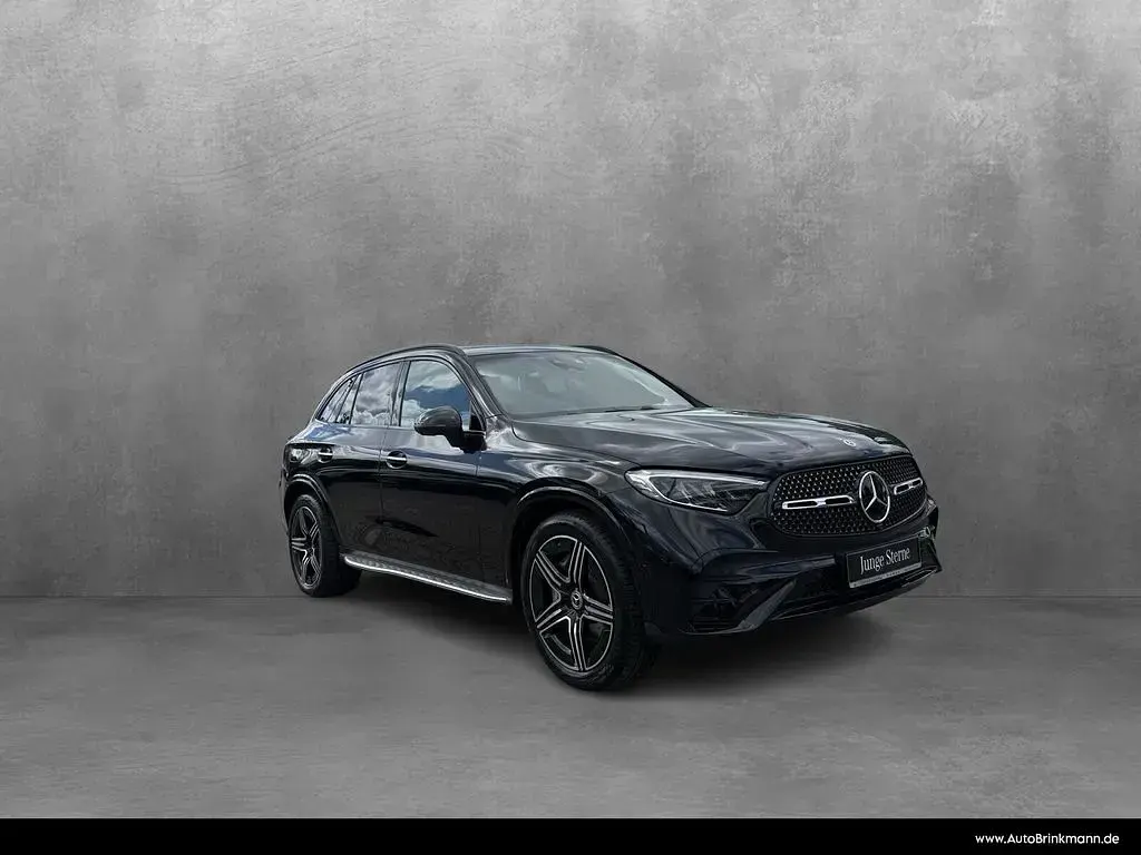 Gebraucht Mercedes GLC300 AMG line 258 PS (189 kW) 2026 Lack obsidianschwarz SUV