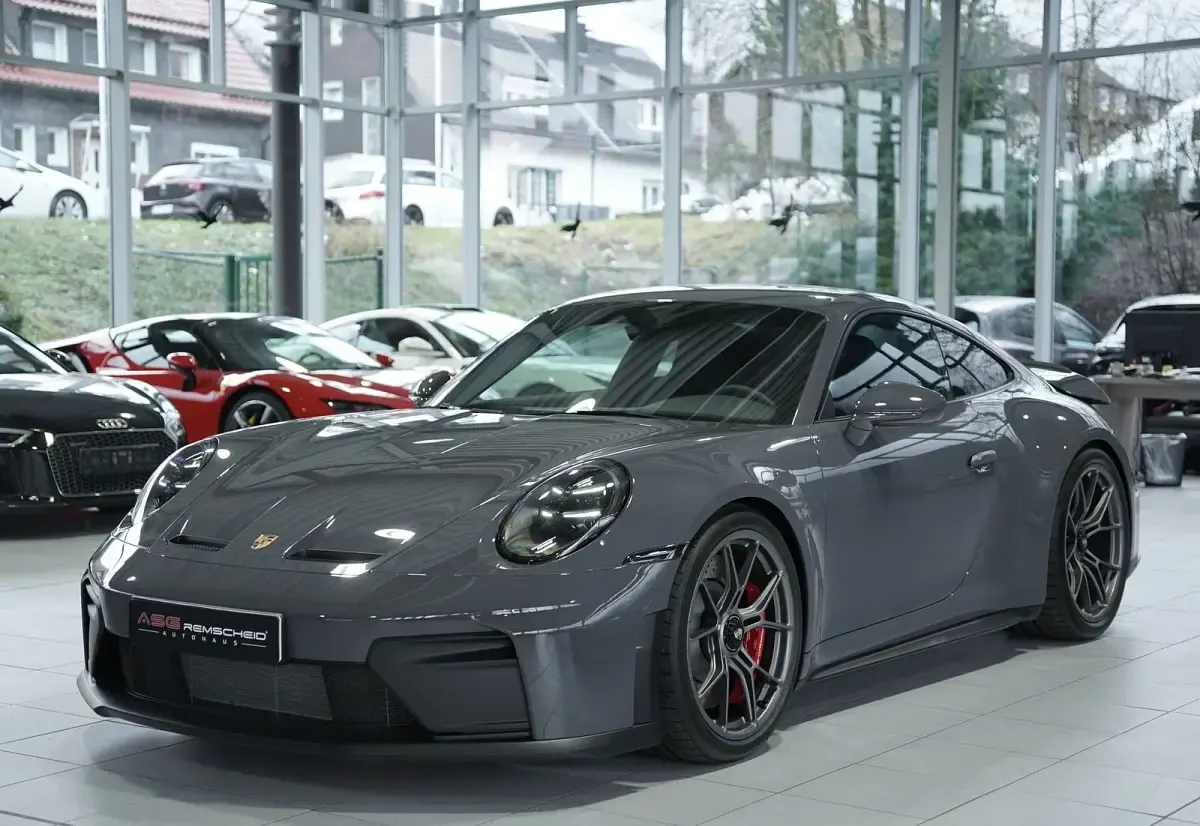 Gebraucht Porsche 992 511 PS (375 kW) 2025 Grau Coupé