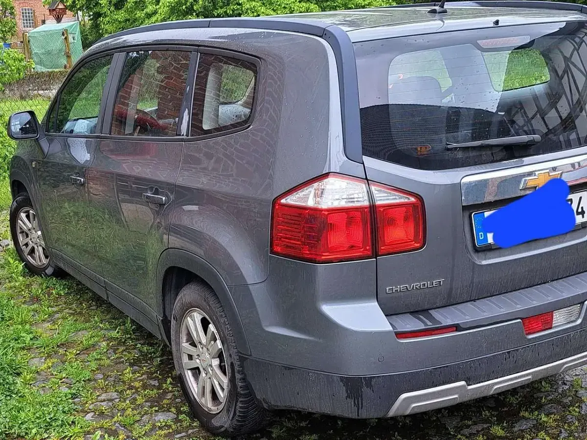 Gebraucht Chevrolet Orlando LT 141 PS (103 kW) 2011 Grau Van / Kleinbus