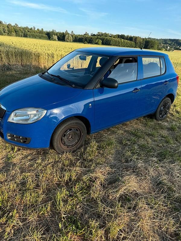 Blau Gebraucht 2009 Skoda Fabia Kleinwagen | 1.000 € (Superpreis) - Bild 1/4