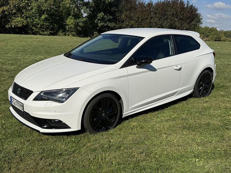 Weiß Gebraucht 2015 Seat Leon SC FR Kleinwagen | 9.300 € (Fairer Preis) - Bild 1/4