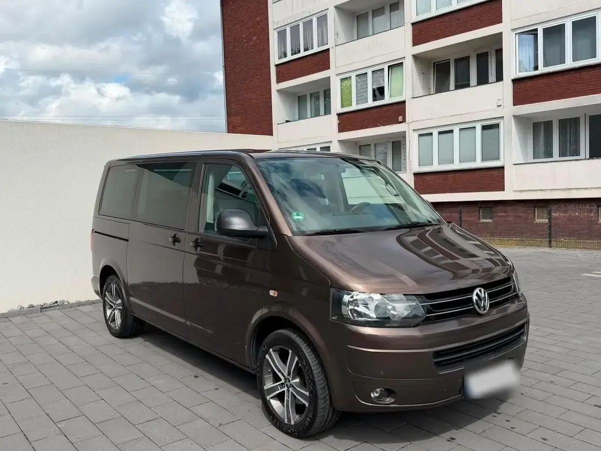Gebraucht VW Multivan 148 PS (108 kW) 2013 Braun Van / Kleinbus