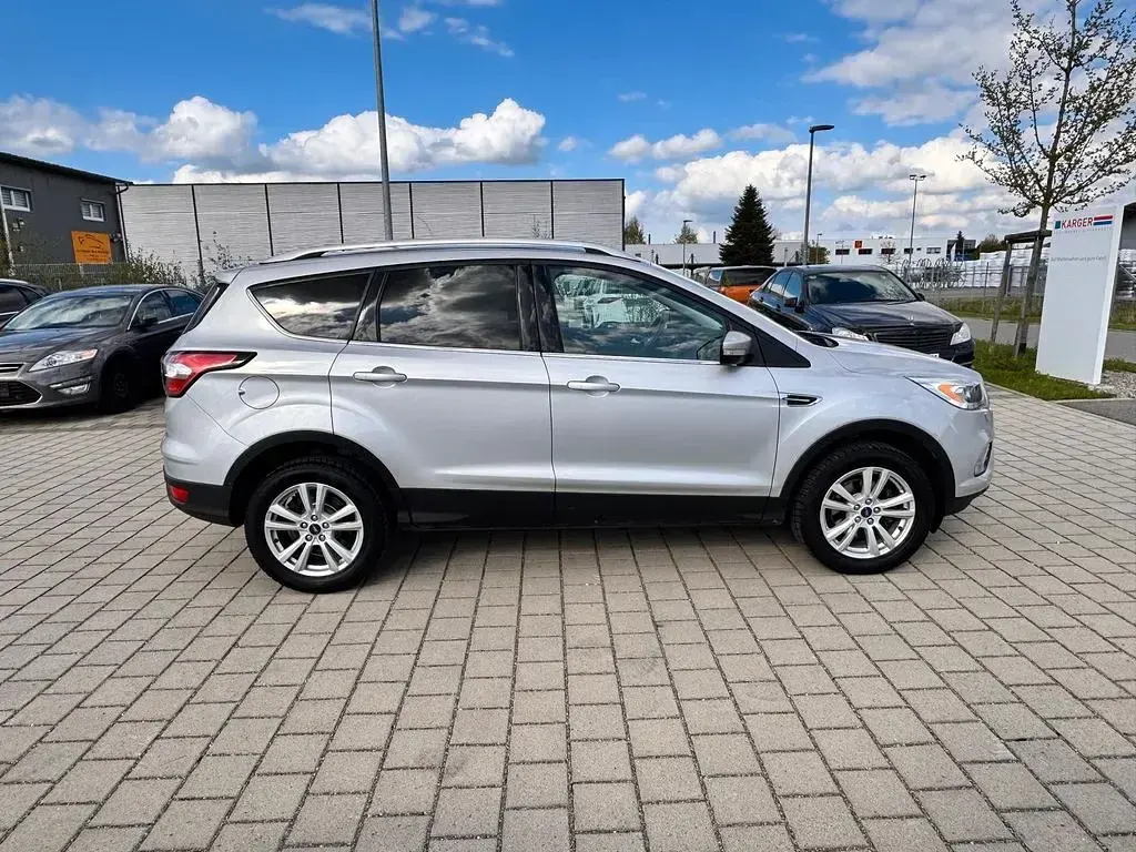 Second-hand Ford Kuga Trend 120 CP (88 kW) 2017 Argintiu SUV