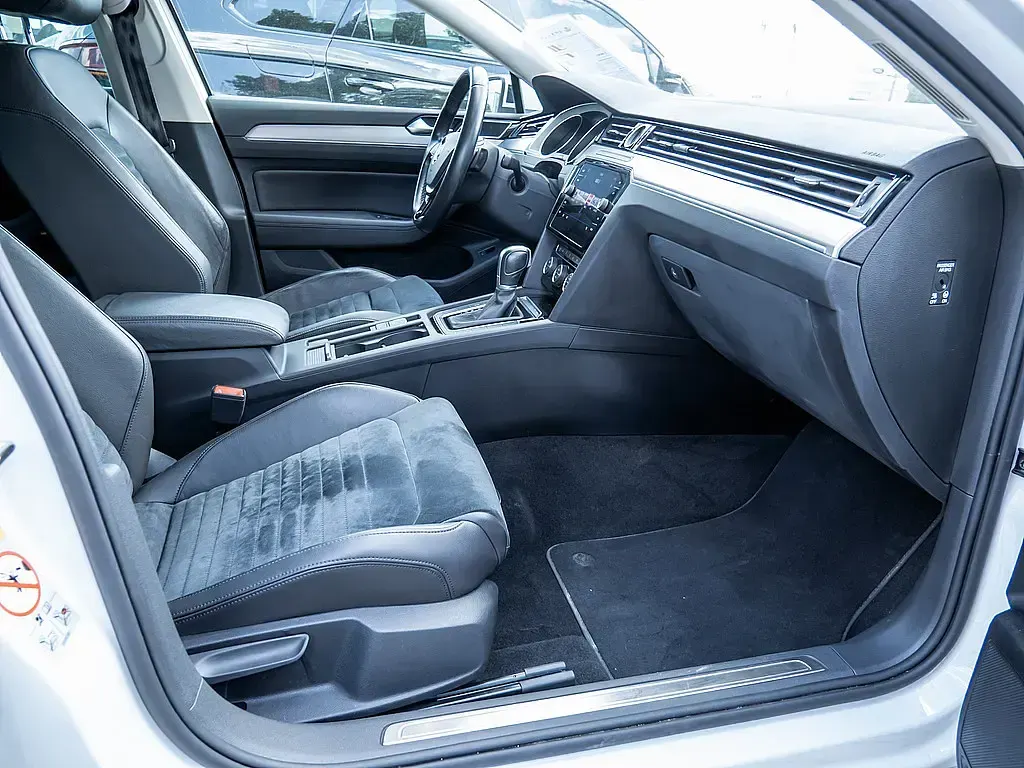 Gebraucht VW Passat Highline 150 PS (110 kW) 2019 Weiß Kombi