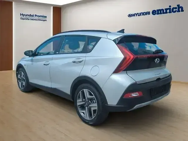 Gebraucht Hyundai Bayon Intro Edition 101 PS (74 kW) 2021 Sleek silver SUV