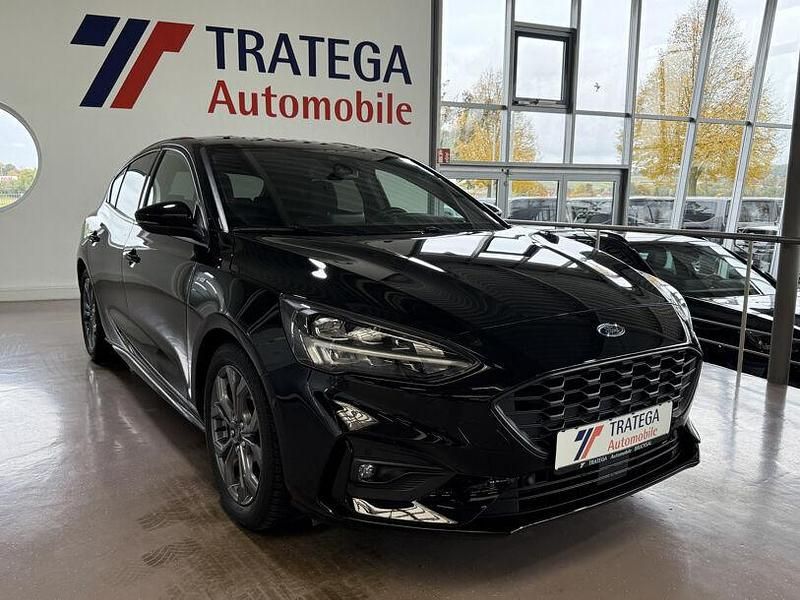 Iridiumschwarz metallic Gebraucht 2019 Ford Focus ST-Line Limousine | 16.890 € (Guter Preis) - Bild 1/4
