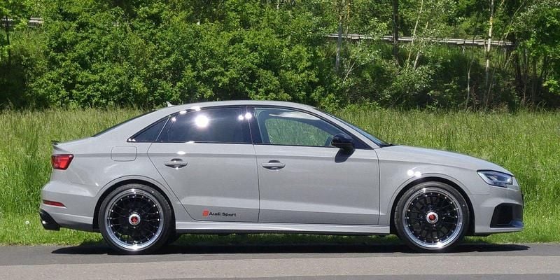Grau Gebraucht 2018 Audi RS3 Design Limousine | 49.999 € (Etwas zu teuer) - Bild 1/4