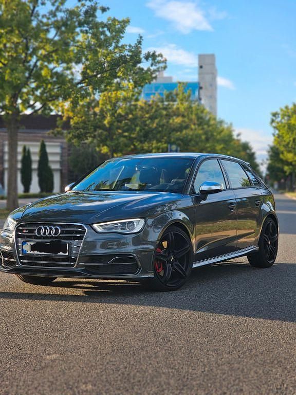 Grau Gebraucht 2015 Audi S3 Sport Limousine | 18.900 € (Superpreis) - Bild 1/4