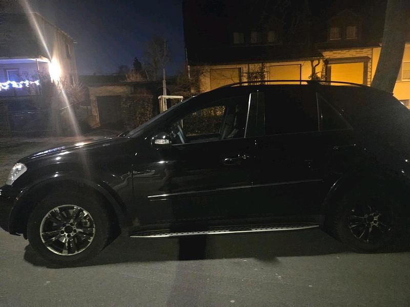 Gebraucht Mercedes ML320 225 PS (165 kW) 2006 Schwarz SUV