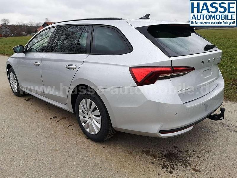 Neu Skoda Octavia Essence 150 PS (110 kW) 2025 Silber Kombi
