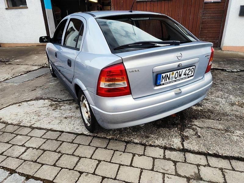 Gebraucht Opel Astra 84 PS (61 kW) 2002 Blau Limousine