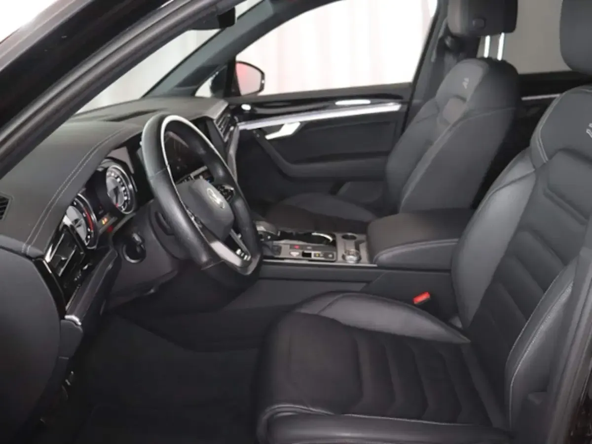 Second-hand VW Touareg Style 231 CP (169 kW) 2022 Negru SUV